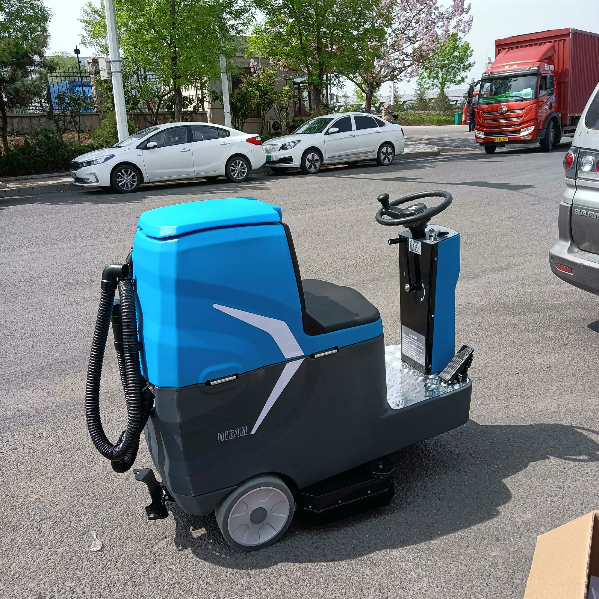 一汽解放青島DJ61M 1.jpg